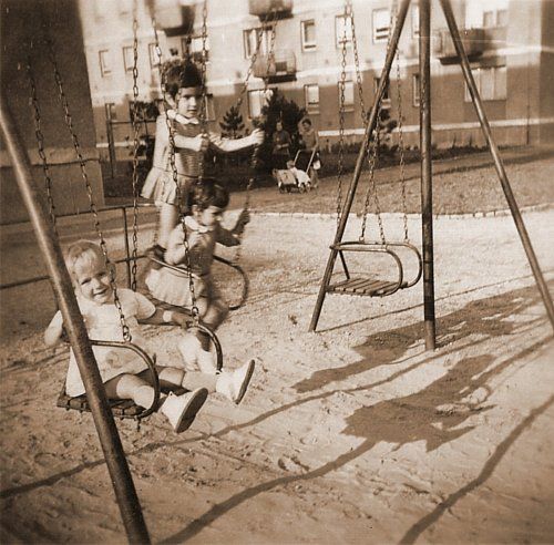 Gyerekkorunk kedvence: a játszótéri hinta fejlődése